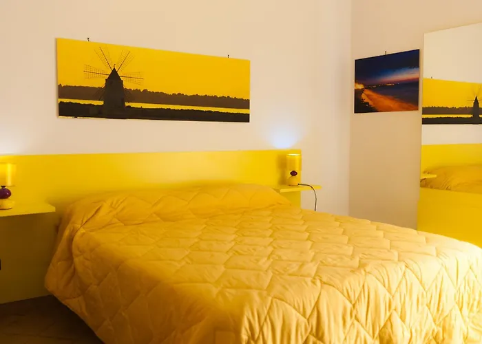 Trapani hotels near Fountain of Saturn