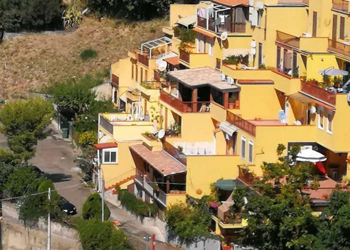 Pet friendly Black & White Apartment Taormina